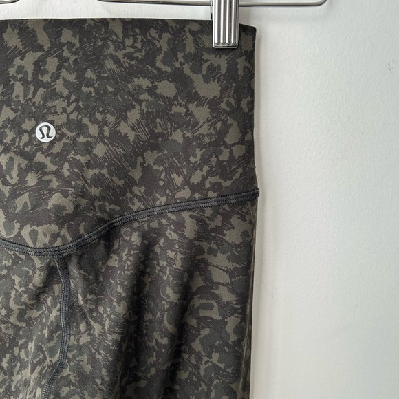 Lululemon Align Pant II 25"
Wild Thing Camo Deep Coal Multi - Picture 8 of 14